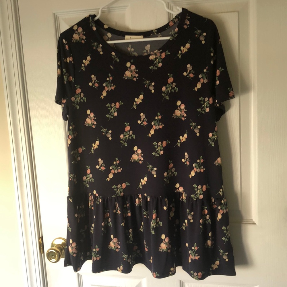 Navy and Floral Peplum Tee; size Large